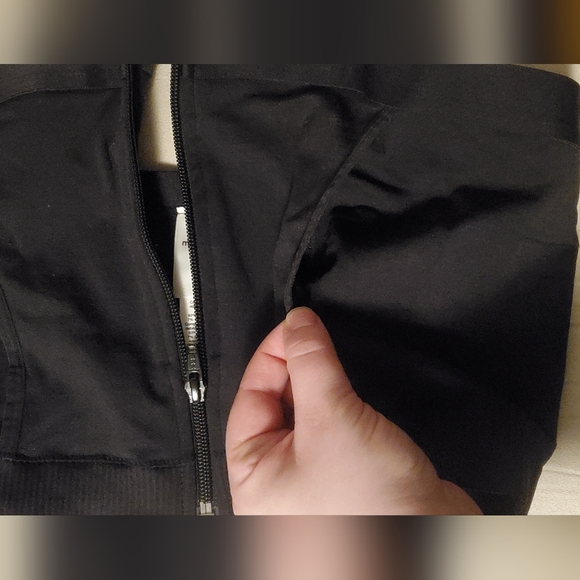 Medela Hands Free Pumping Bustier - Picture 5 of 16